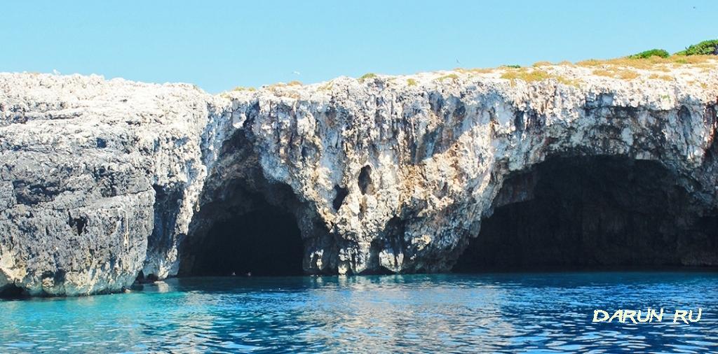 Зеленая пещера на острове Равник Хорватия