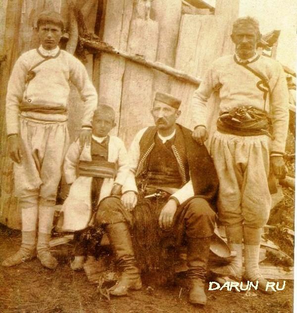 Черногорский капитан Jevrem Бакич со своей семьей в 1891 году -. 1892