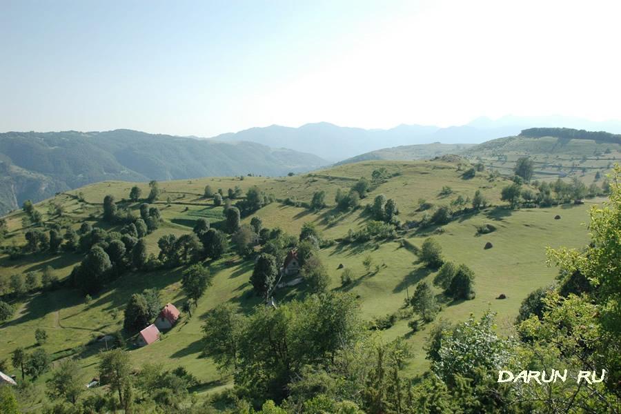 Пейзаж черногорская деревня в общине Плужине