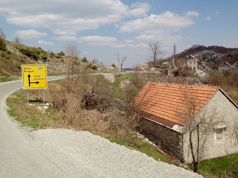 Заброшенное здание российского посольства в Черногории